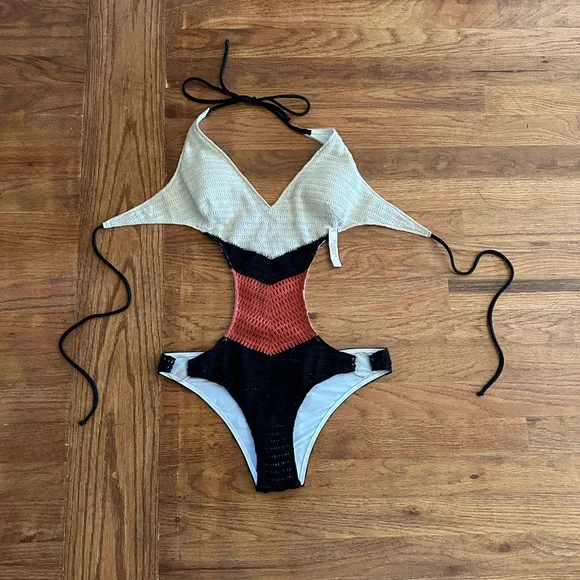 Victoria Secret crochet one piece swimsuit Boho Woman's Small New - Picture 2 of 9